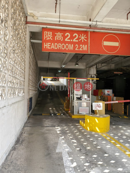 近出入口,升降機,出入方便,|6-8業旺路 | 屯門-香港出售HK$ 125萬