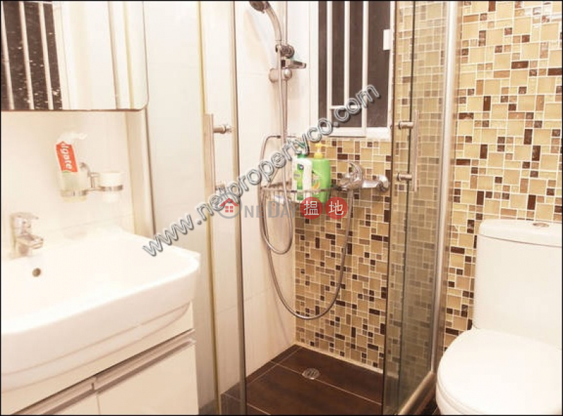 HK$ 30,000/ month Yee On Mansion, Wan Chai District Spacious Apartment in Wanchai For Rent
