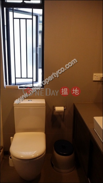 Large 2-bedroom unit for rent in Tai Koo, Block D (Flat 1 - 8) Kornhill 康怡花園 D座 (1-8室) Rental Listings | Eastern District (A067137)