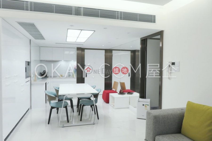 HK$ 17M | Convention Plaza Apartments | Wan Chai District | Rare 1 bedroom on high floor with harbour views | For Sale