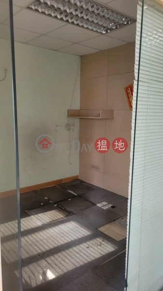 Wah Fung Industrial Centre, Middle, Industrial Sales Listings HK$ 2.5M