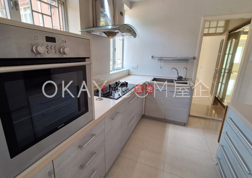 Stylish 2 bedroom with balcony & parking | For Sale | 130-132 Green Lane Court 箕璉閣130-132號 Sales Listings