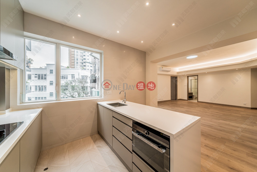Tranquil area low rise with brand new deco | Royal Villa 六也別墅 Sales Listings
