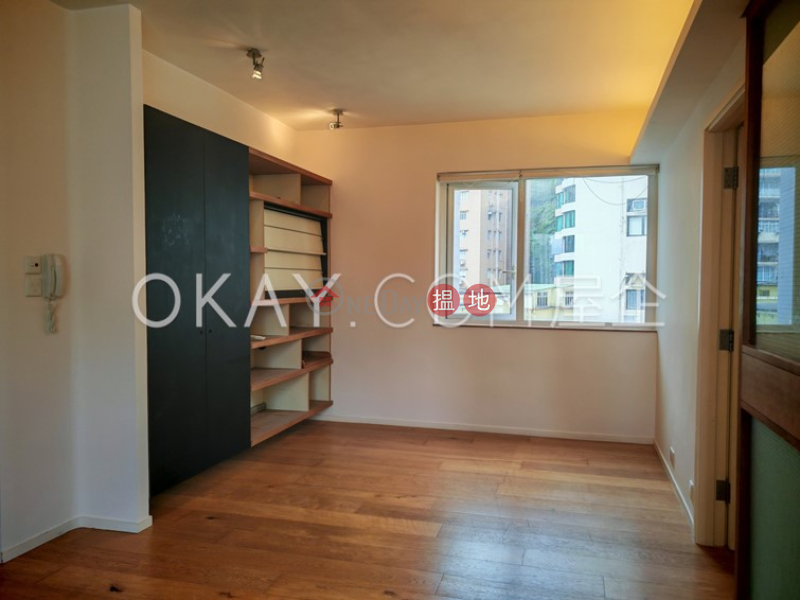 Tasteful 3 bedroom with parking | For Sale | Miramar Villa 美麗邨 Sales Listings