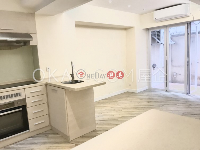 Luxurious 2 bedroom in Mid-levels West | Rental | 45 Seymour Road 西摩道45號 Rental Listings