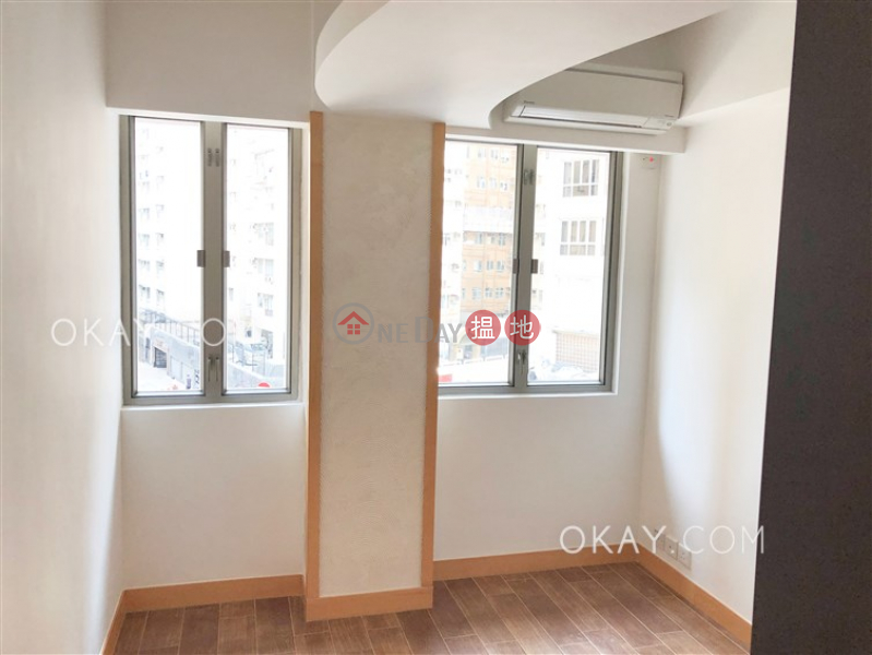 Popular 3 bedroom with balcony | Rental, Village Tower 山村大廈 Rental Listings | Wan Chai District (OKAY-R38674)