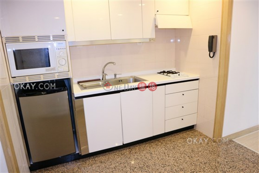 HK$ 26,000/ month Convention Plaza Apartments, Wan Chai District | Cozy studio on high floor with sea views | Rental