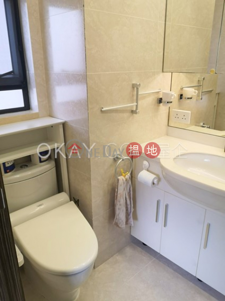 Nicely kept 2 bedroom with parking | For Sale | Ho King View 豪景 Sales Listings