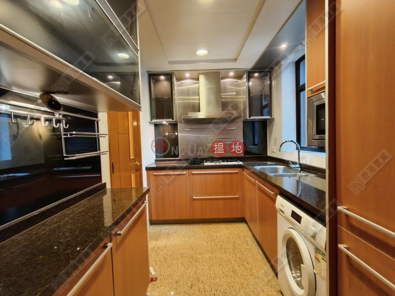 Three bedrooms, one apartment, multi-purpose in THE ARCH 1 Austin Road West | Yau Tsim Mong Hong Kong | Sales | HK$ 40M