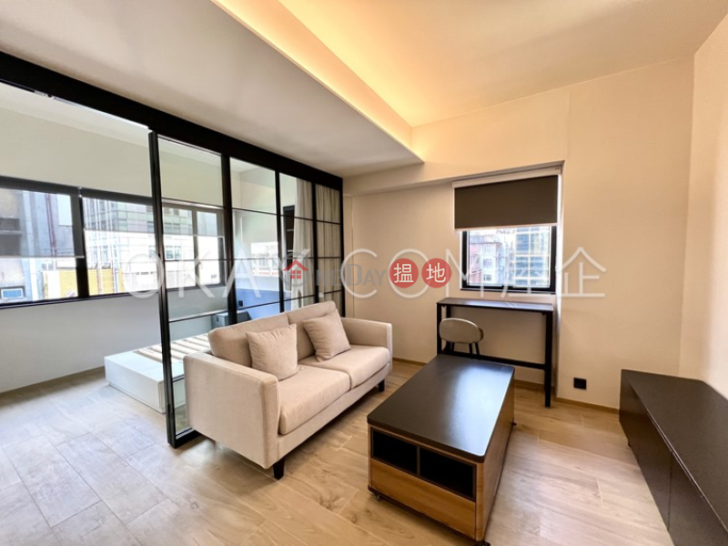 Charming studio in Sheung Wan | Rental, 108-110 Wellington Street 威靈頓街108-110號 Rental Listings | Central District (OKAY-R56115)