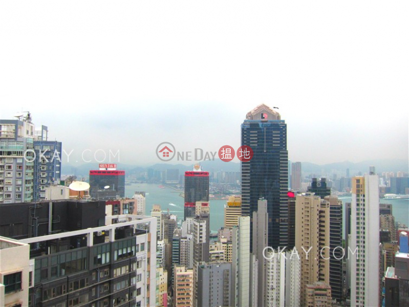 Lovely 1 bed on high floor with harbour views & balcony | Rental | The Pierre NO.1加冕臺 Rental Listings