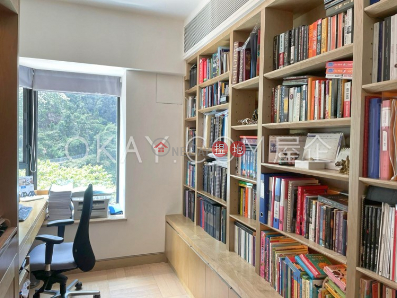 HK$ 70,000/ month Hillsborough Court Central District, Stylish 3 bedroom with parking | Rental