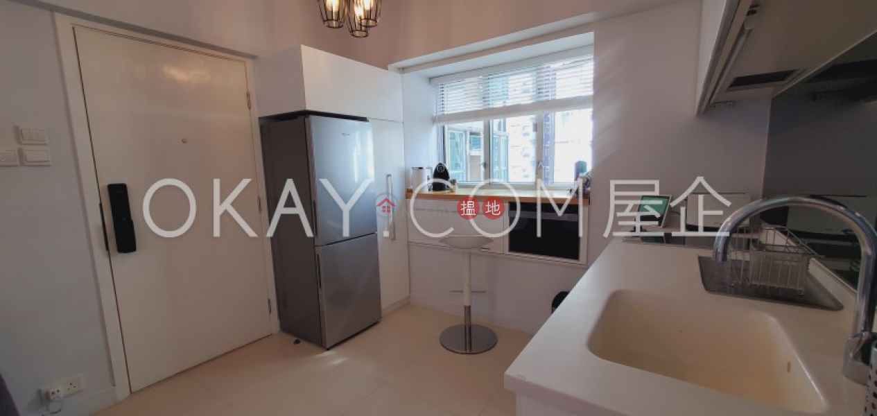 HK$ 9M Grandview Garden Central District | Generous 1 bedroom in Mid-levels West | For Sale