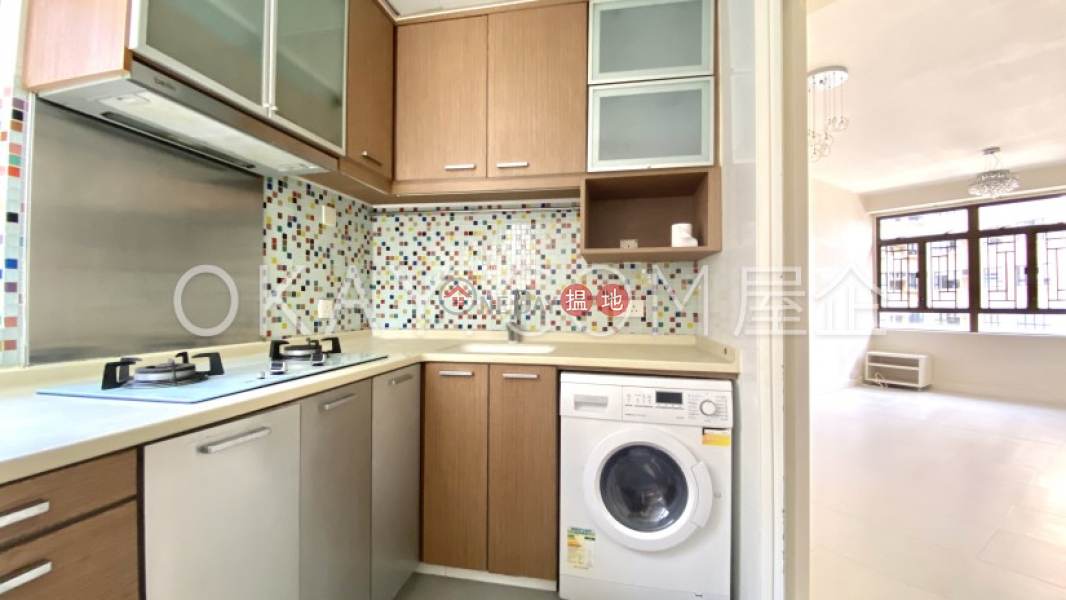 HK$ 28,000/ month | Roc Ye Court Western District Nicely kept 3 bedroom in Mid-levels West | Rental