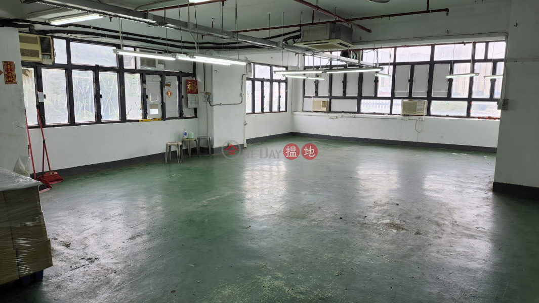 HK$ 18,500/ month | Luen Cheong Can Centre Tuen Mun Practical warehouse, air-conditioning, multiple windows, appointment for inspection