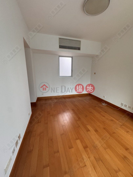 HK$ 37M, The Harbourside Tower 3 Yau Tsim Mong, Three bedrooms and one apartment in The Harbourside