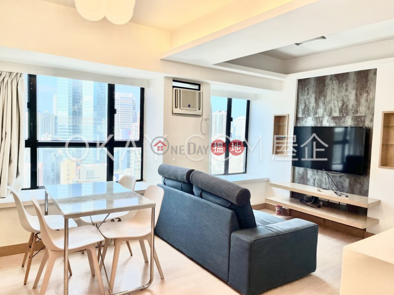 HK$ 11.8M | Caine Tower, Central District, Lovely 2 bedroom on high floor with harbour views | For Sale