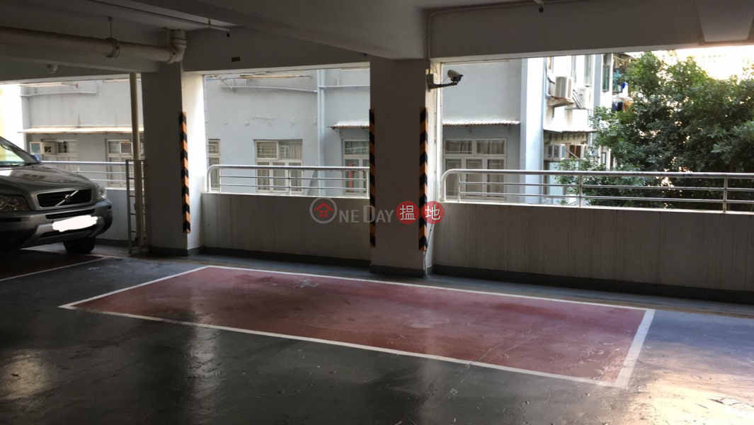 Secure gated private carpark near Po Hing Fong | Winner Court 榮華閣 Rental Listings