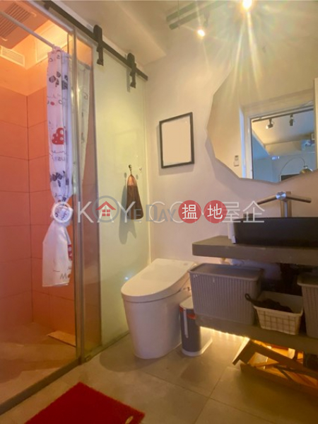 Rare 2 bedroom with balcony & parking | Rental | Wah Sen Court 華星大廈 Rental Listings