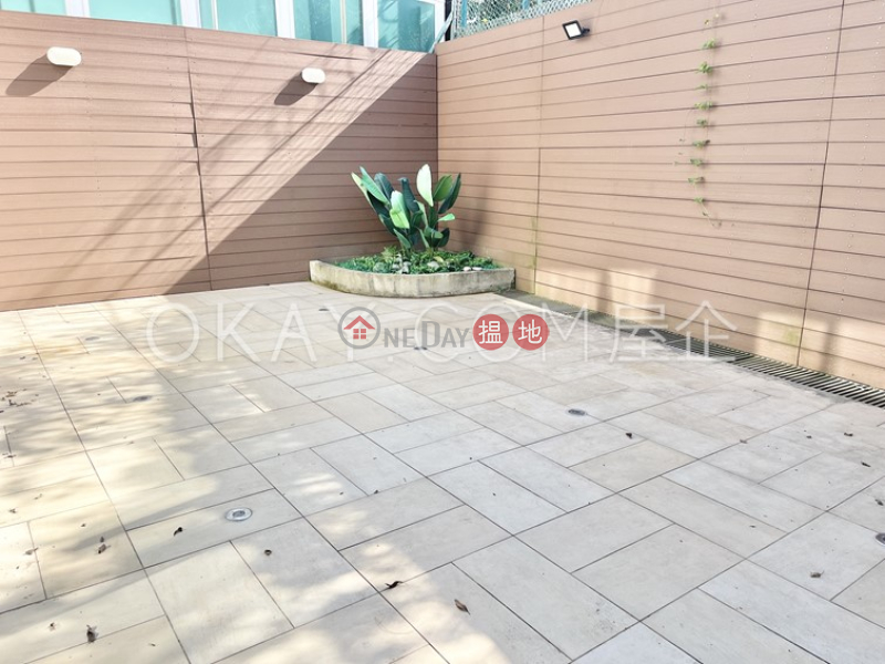 Stylish house with terrace & parking | For Sale | Las Pinadas 松濤苑 Sales Listings