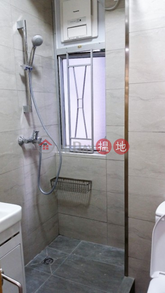 HK$ 4.5M | Douvres Building Eastern District | ** Highly Recommended ** Brightly Renovated with built-in storage, Peaceful Environment, Close to MTR & Bus Terminal