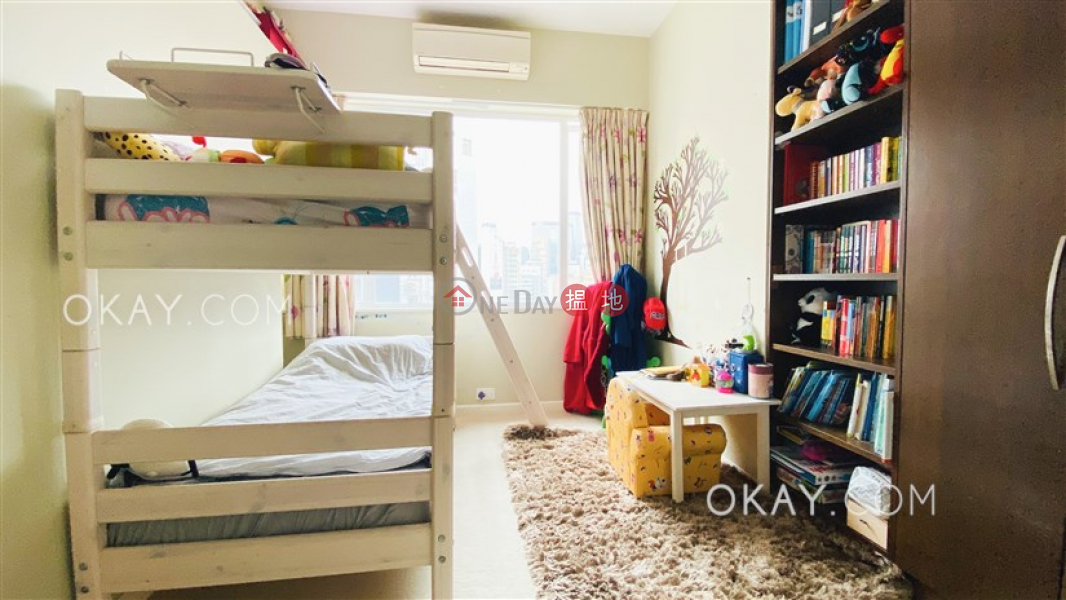 HK$ 24.5M | Silver Fair Mansion, Wan Chai District | Unique 3 bedroom with balcony & parking | For Sale