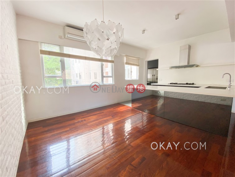 Charming 3 bedroom with parking | For Sale | Greenview Gardens 景翠園 Sales Listings