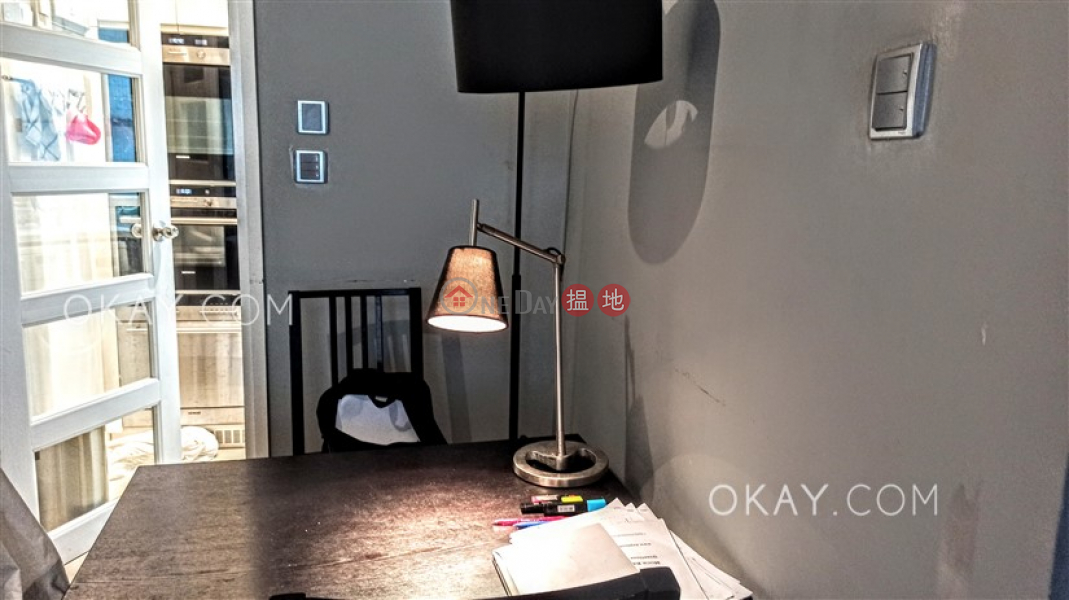 Property Search Hong Kong | OneDay | Residential | Rental Listings Intimate 3 bedroom in Sheung Wan | Rental