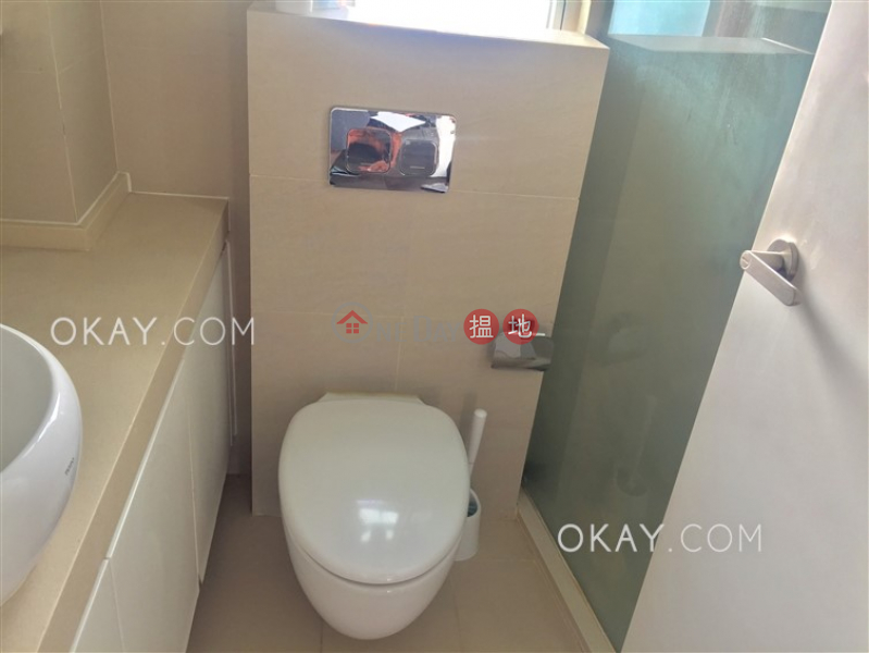 HK$ 32,500/ month | Talon Tower Western District, Nicely kept 1 bed on high floor with rooftop & balcony | Rental