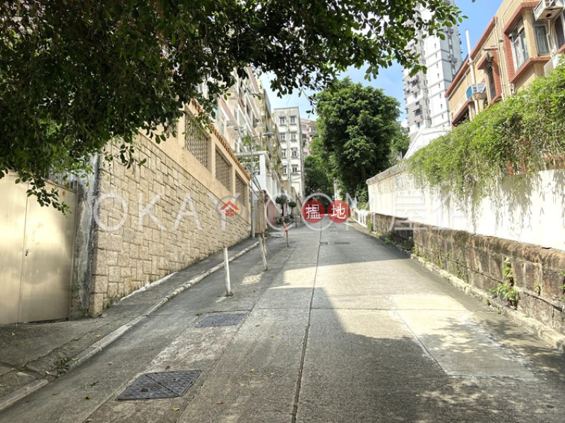 Tasteful 3 bedroom with parking | For Sale | Regent Court 利群閣 Sales Listings