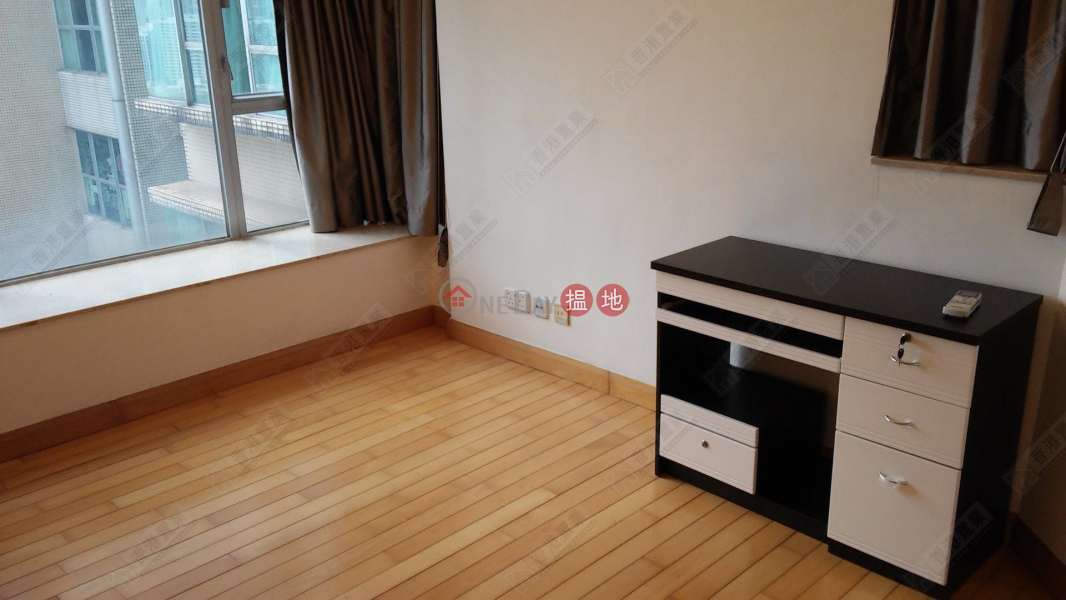 Three bedrooms and one apartment in The Waterfront | The Waterfront Phase 1 Tower 2 漾日居1期2座 Sales Listings
