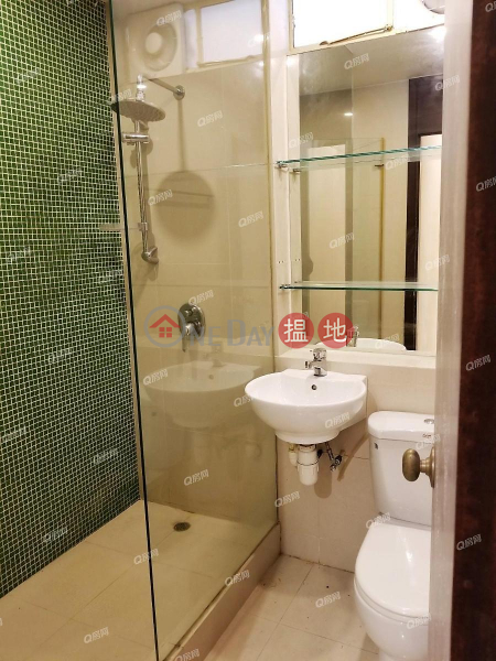 HK$ 42,000/ month, 16-18 Tai Hang Road Wan Chai District 16-18 Tai Hang Road | 3 bedroom Mid Floor Flat for Rent