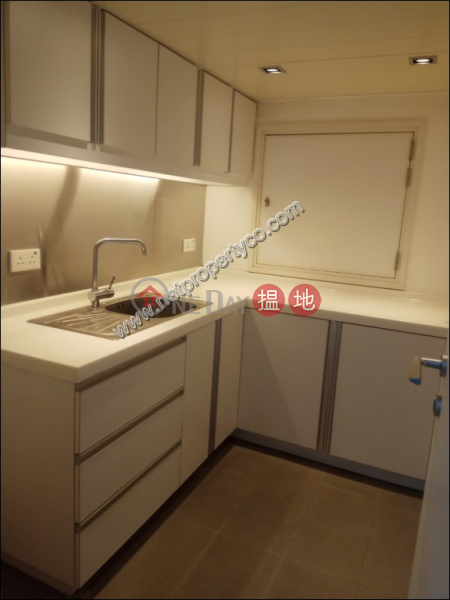 High Floor Spacious Office or Office Retail2-8威靈頓街 | 中區|香港出租HK$ 130,419/ 月