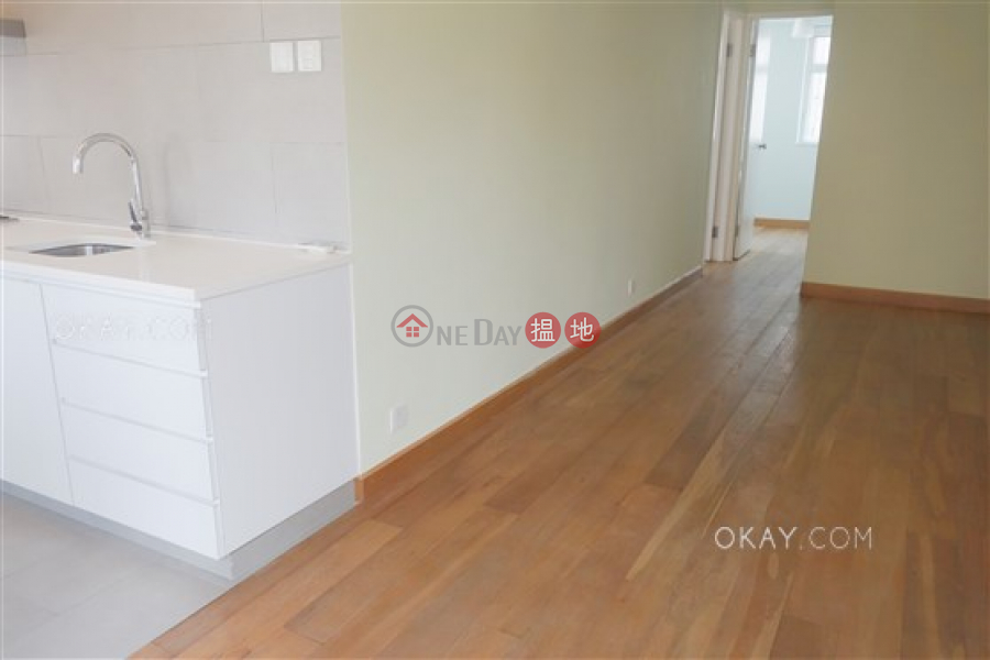 HK$ 30,000/ month | Po Tak Mansion, Wan Chai District | Stylish 2 bedroom on high floor with balcony | Rental
