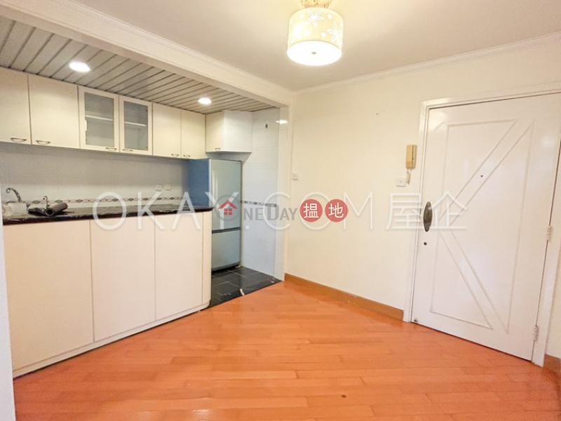 HK$ 8.3M | (T-10) Nan Shan Mansion Kao Shan Terrace Taikoo Shing Eastern District | Lovely 2 bedroom with balcony | For Sale