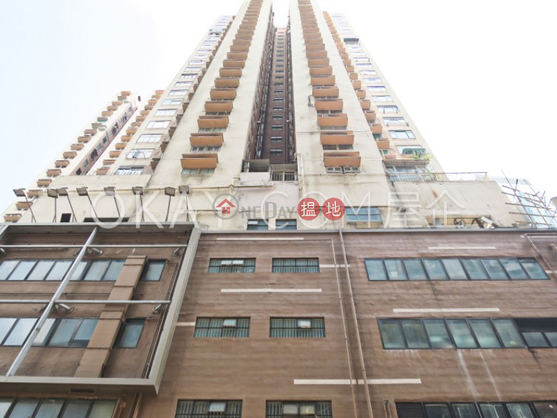 Property Search Hong Kong | OneDay | Residential Sales Listings, Lovely 2 bedroom on high floor with rooftop & terrace | For Sale