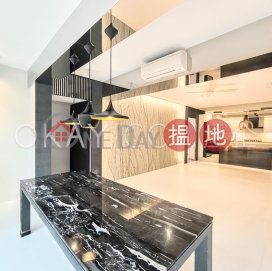 Lovely 3 bedroom with parking | For Sale