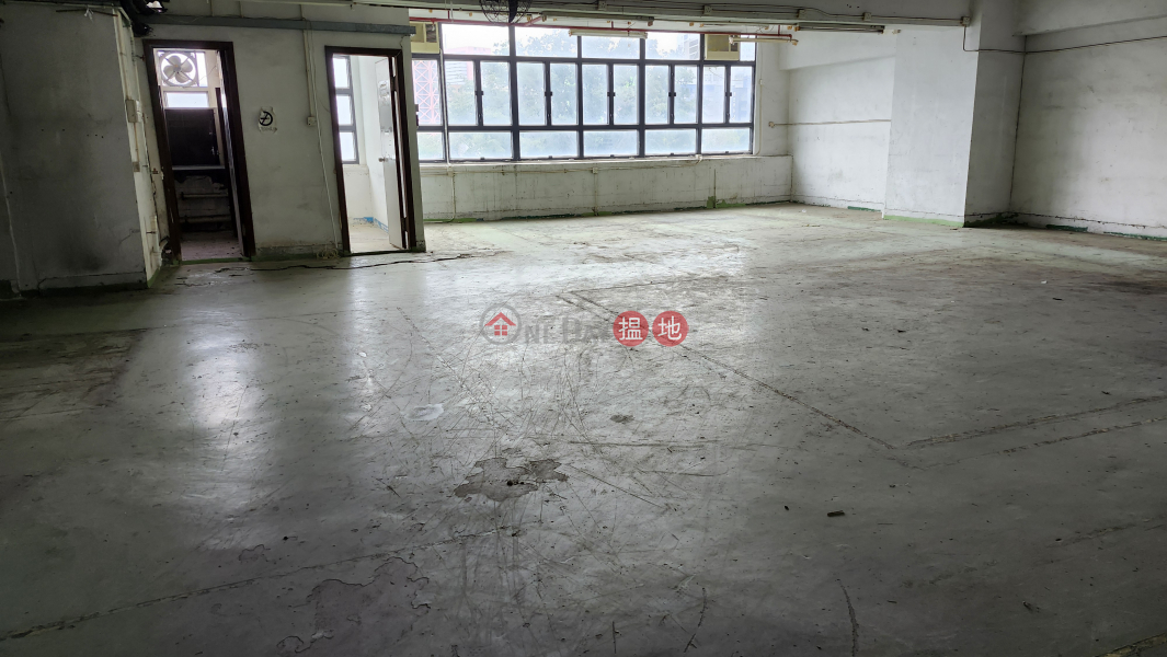 The freight elevator is large enough, the warehouse is practical, make an appointment to view the property | Luen Cheong Can Centre 聯昌中心 Rental Listings