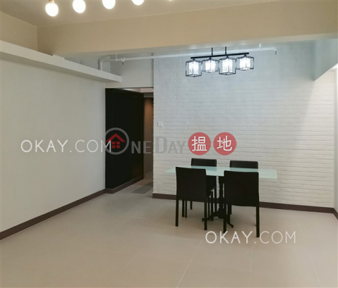 Charming 1 bedroom in Sheung Wan | Rental | Tai Shing Building 泰成大廈 _0