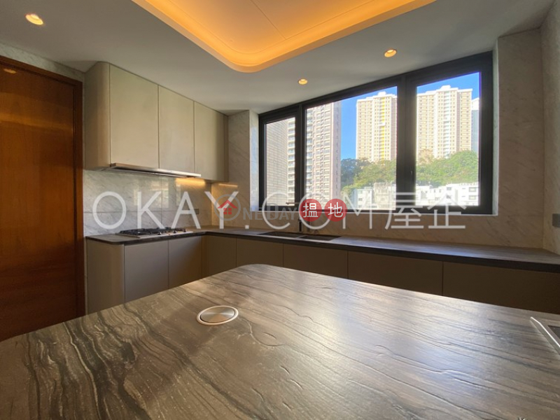 Luxurious 3 bedroom with balcony & parking | Rental | Dukes Place (or Duke\'s Place) 皇第 Rental Listings