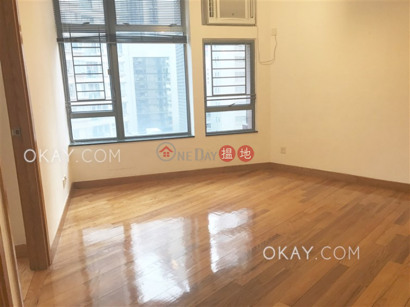 Property Search Hong Kong | OneDay | Residential, Sales Listings Nicely kept 2 bedroom in Sheung Wan | For Sale