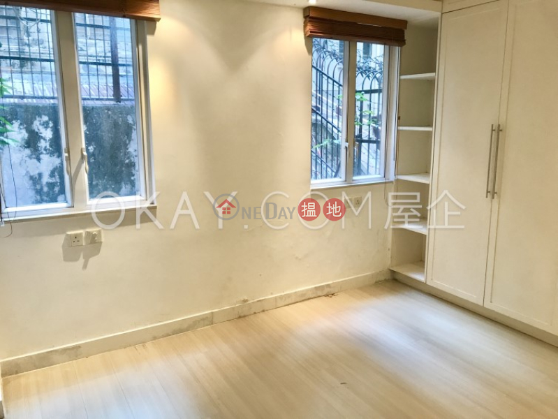 HK$ 35,000/ month | 122 Hollywood Road | Central District Nicely kept 1 bedroom with terrace & balcony | Rental