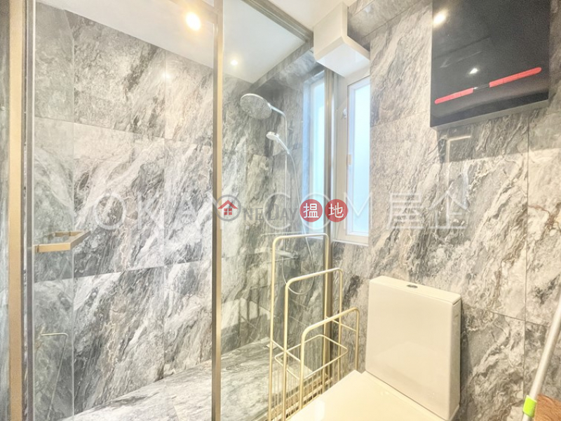 Luxurious 2 bedroom with parking | For Sale | Grand Court 嘉蘭閣 Sales Listings
