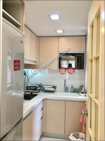 Bright & Airy Contemporary Apartment, Vantage Park 慧豪閣 Sales Listings | Western District (A070444)