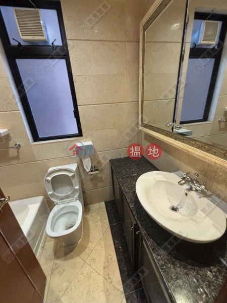 Three bedrooms, one apartment, multi-purpose in THE ARCH | The Arch 凱旋門 Sales Listings