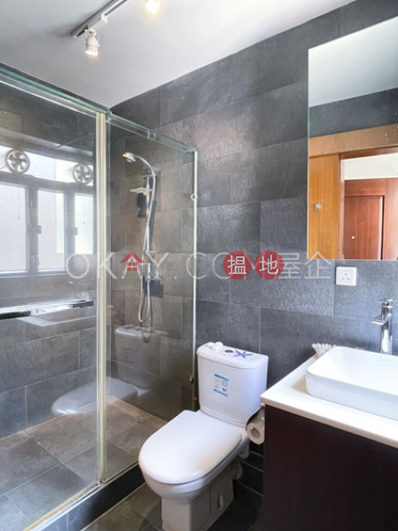 Lovely 1 bedroom on high floor with rooftop | For Sale | Shung Ming Court 崇明閣 Sales Listings