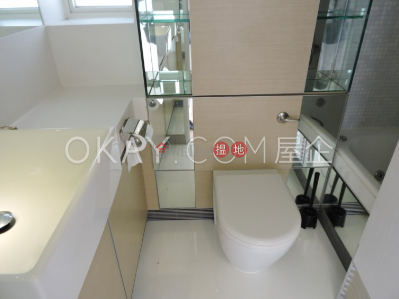 2房1廁,極高層,星級會所,露台《聚賢居出售單位》108荷李活道 | 中區|香港出售HK$ 1,400萬