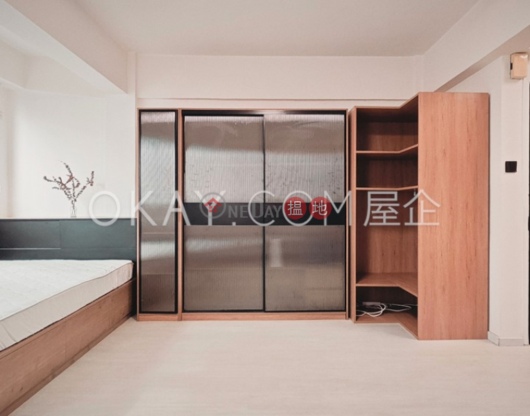 HK$ 4.3M | 28-30 Queen Street | Western District, Intimate high floor in Sheung Wan | For Sale