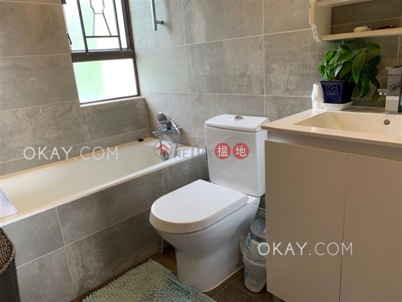 Charming 2 bedroom with balcony | Rental, Discovery Bay, Phase 3 Parkvale Village, Woodbury Court 愉景灣 3期 寶峰 寶怡閣 Rental Listings | Lantau Island (OKAY-R301032)