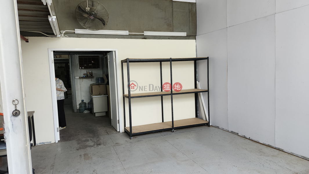 In the industrial city, there are rare warehouses with small Sizes and independent gates. | Nan Fung Industrial City 南豐工業城 Rental Listings